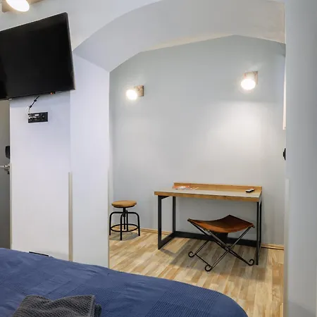 Apartamento Industrial Basement řipská 26 *